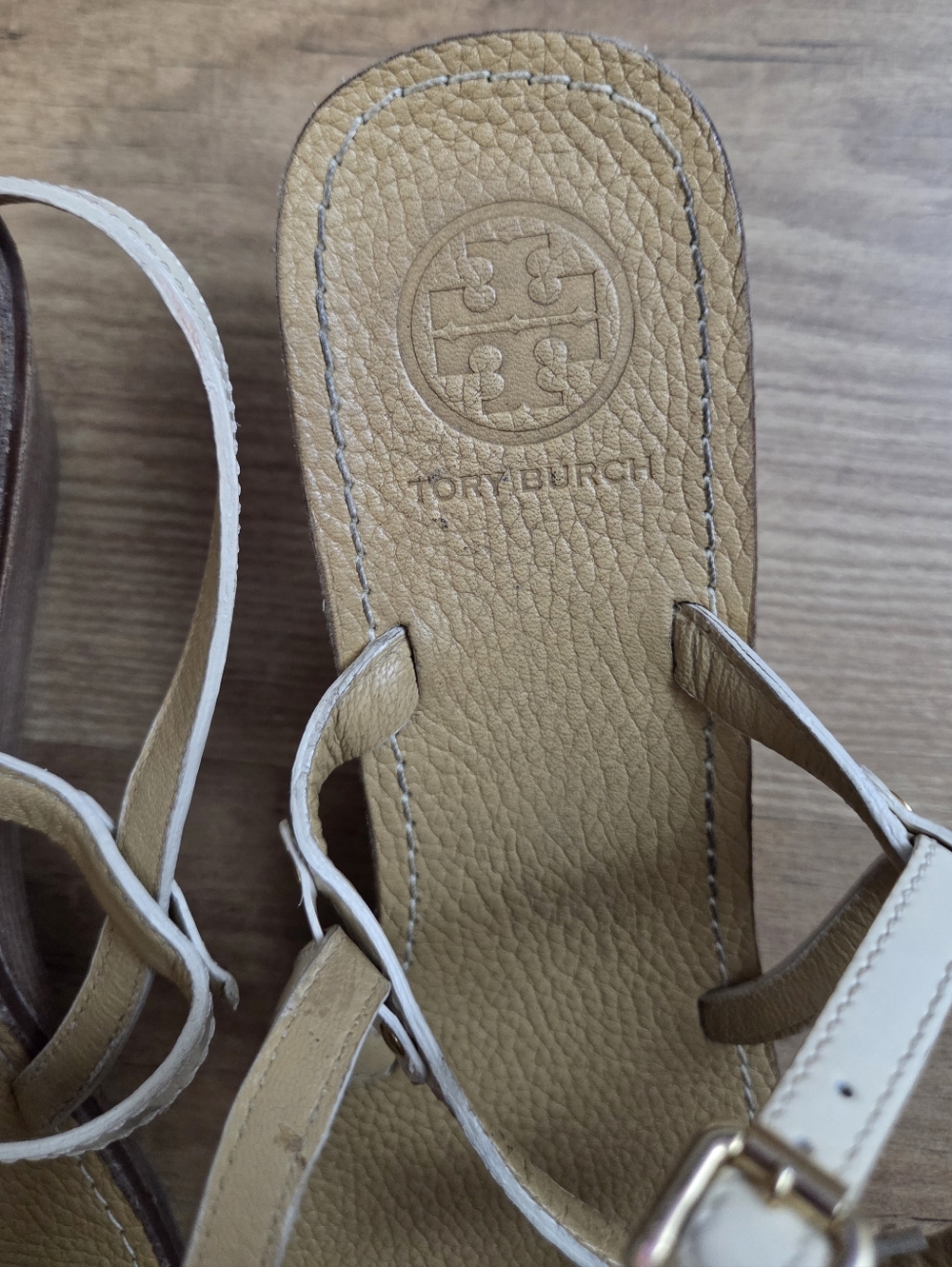 Tory Burch Kailey Wedge Thong Bow Logo Sandals - Picture 5 of 12